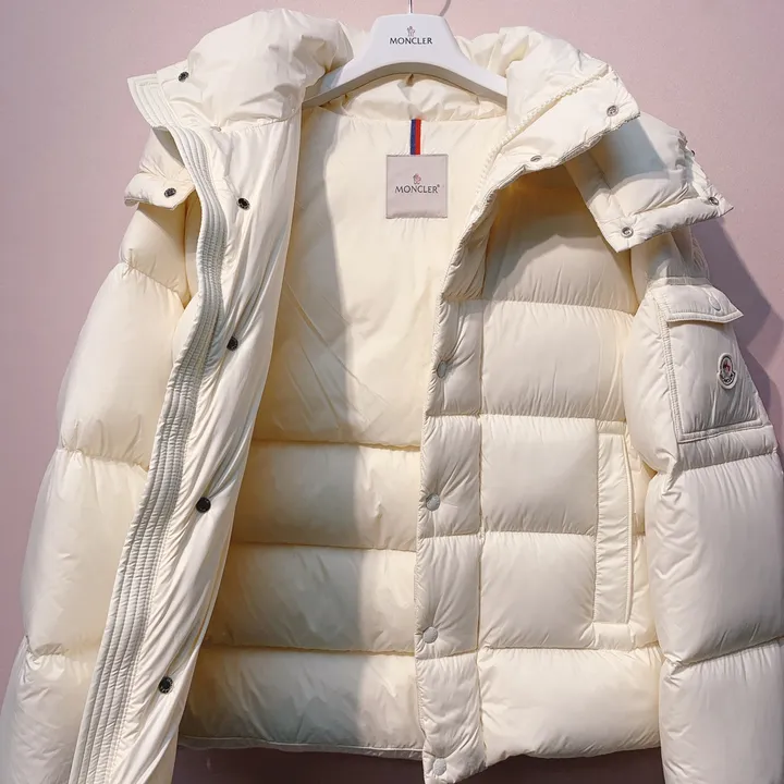 Monclerショートダウン ホワイト レディース