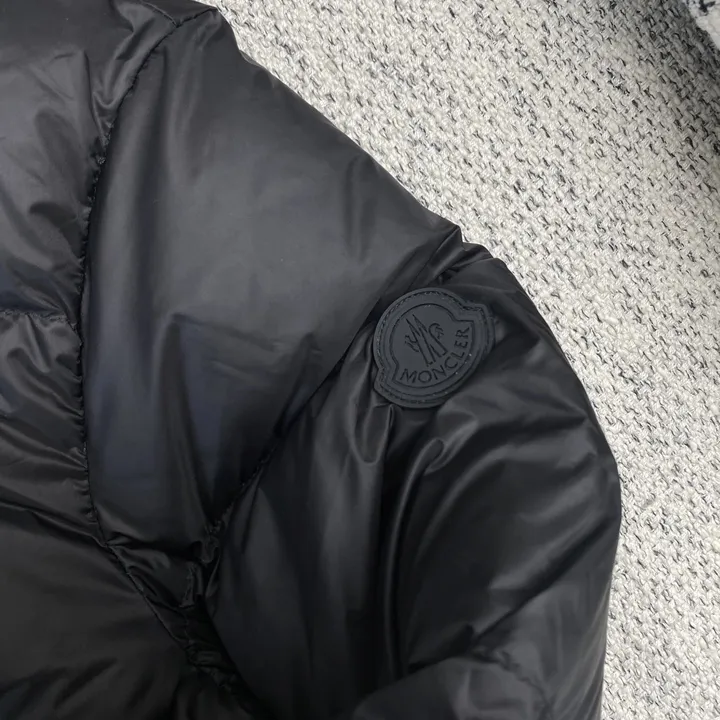 モンクレール ショートダウン 撥水