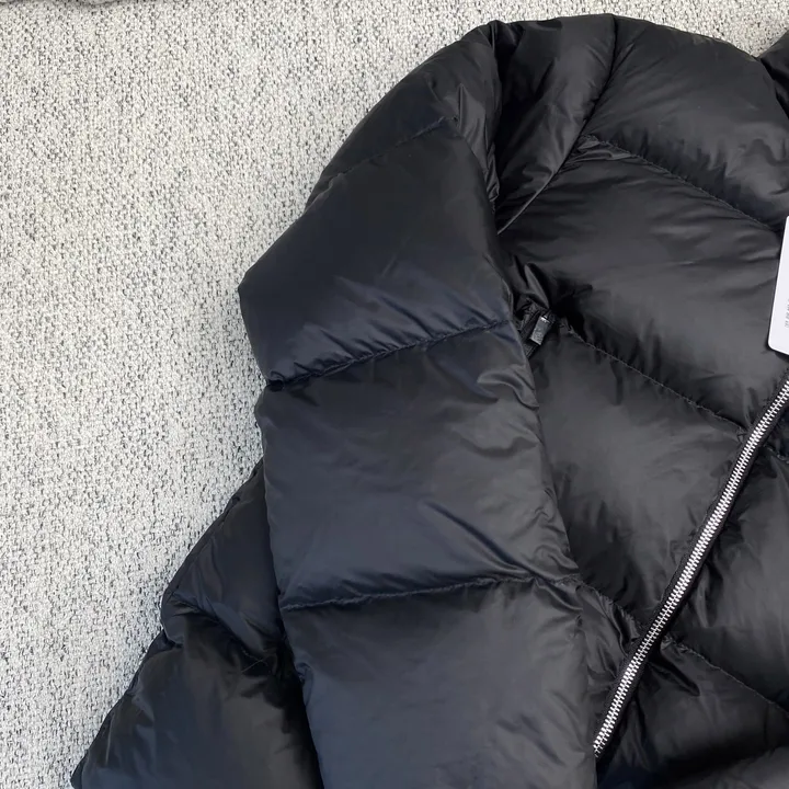 モンクレール 立ち襟 ダウンジャケット