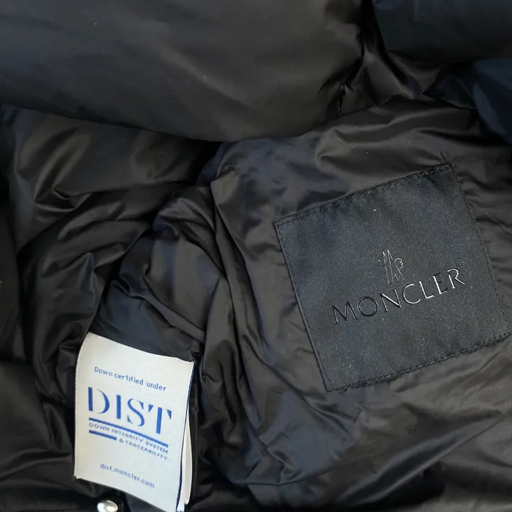 モンクレール ショートダウン 撥水