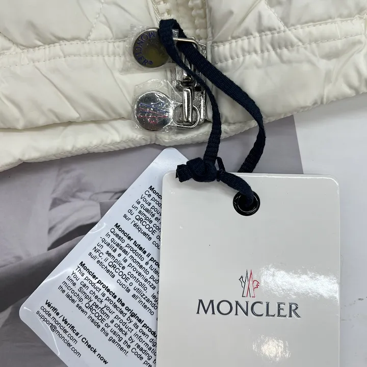 モンクレール ダウン ジャケット人気