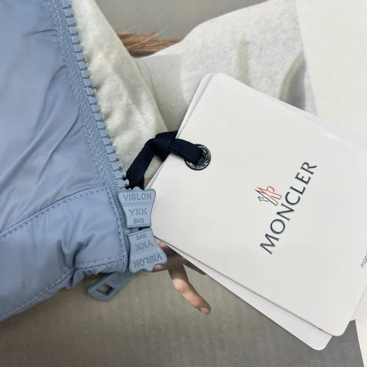 モンクレール ナイロン ロゴパッチ ダウン ジャケット