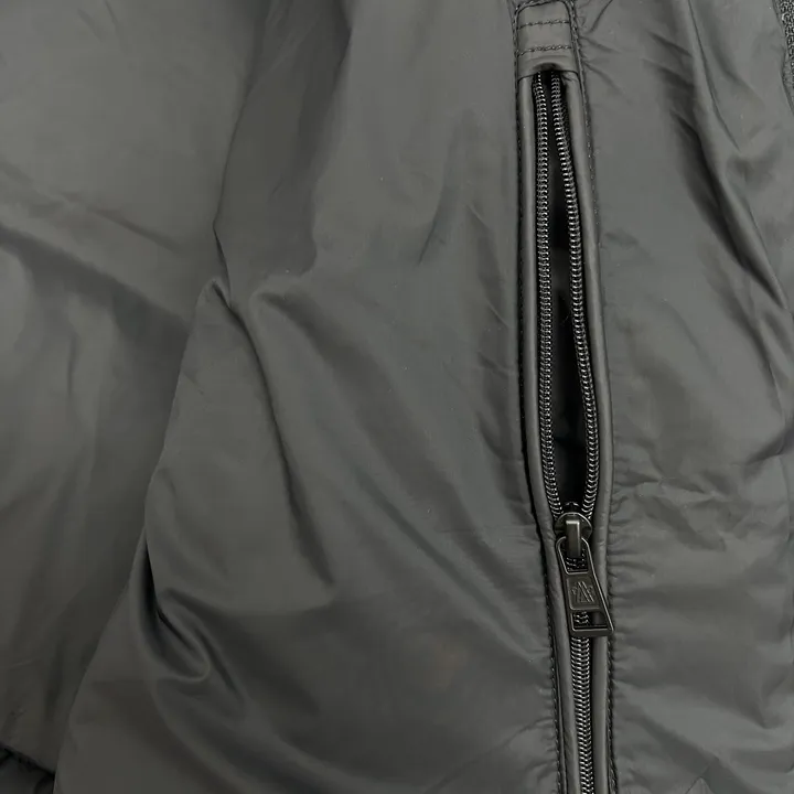 モンクレール ダウンジャケット 軽量ナイロン