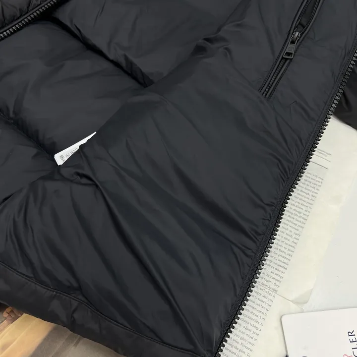 モンクレール ブラック ダウンジャケット