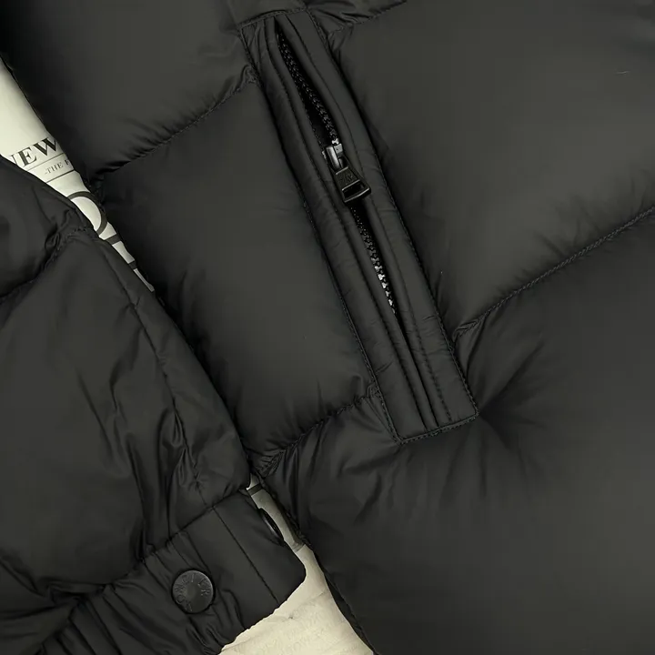 モンクレール 軽量 ダウン