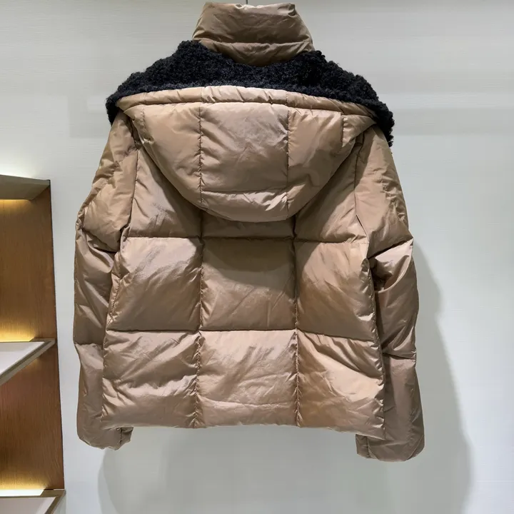 モンクレールショートダウンジャケット ファー付き