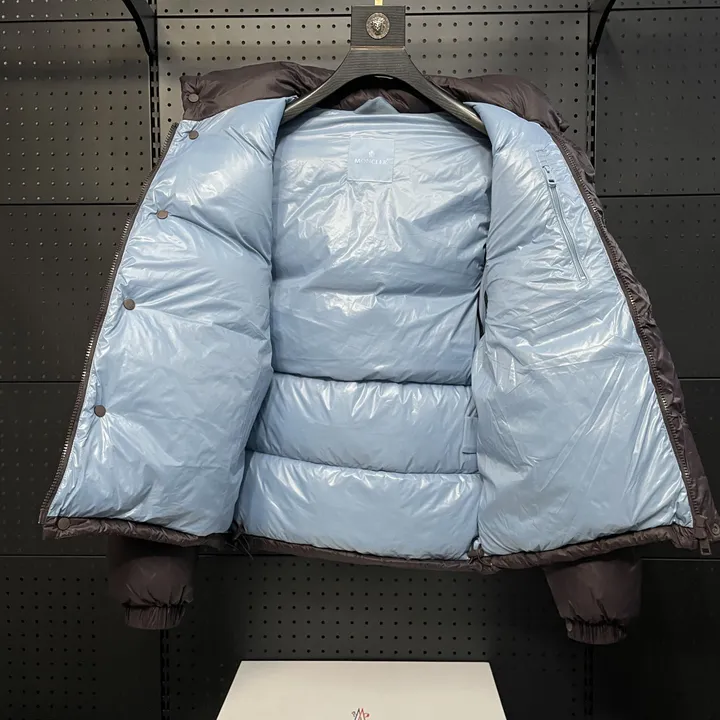 moncler ダウンジャケット ロゴパッチ