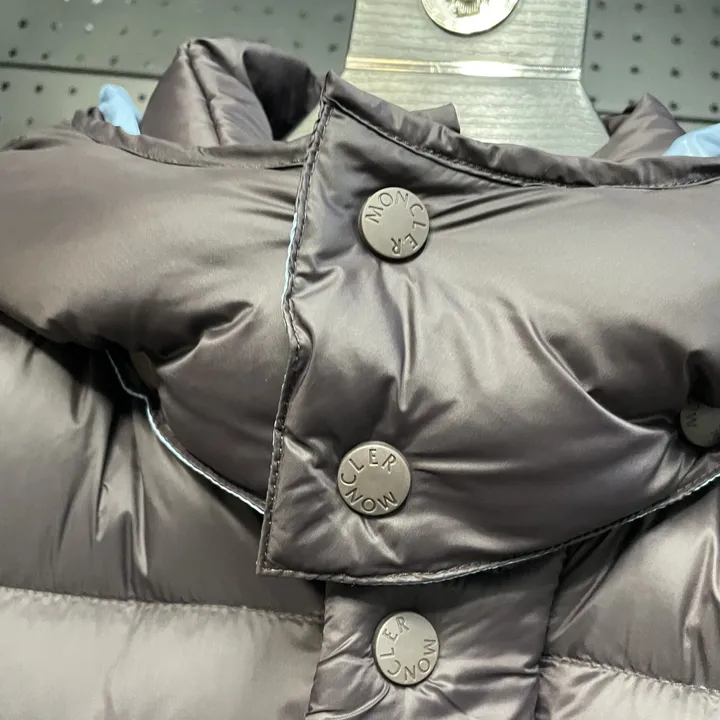 moncler ダウンコート 軽量 暖かい