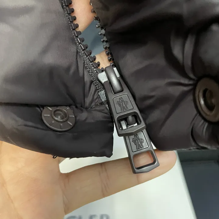 ブランド ダウンジャケット moncler