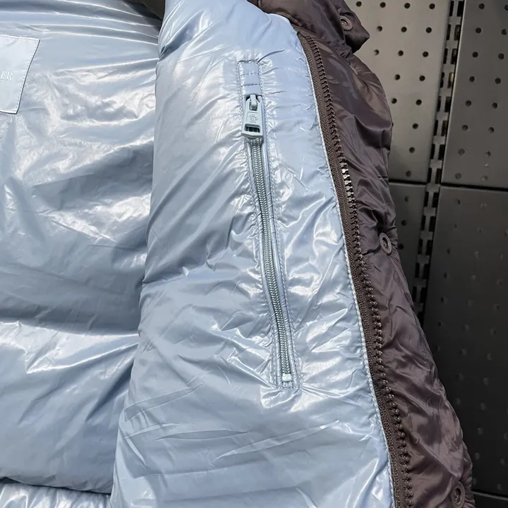 moncler ダウンジャケット ロゴパッチ