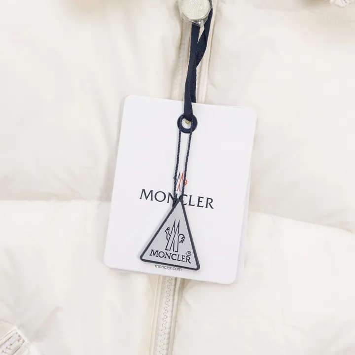 MONCLER ダウン 偽物