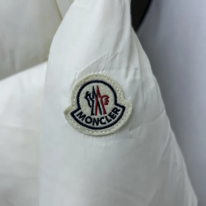 モンクレール ダウンジャケット ホワイト