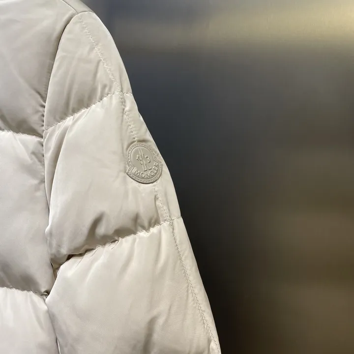 モンクレール AVOCE ダウン