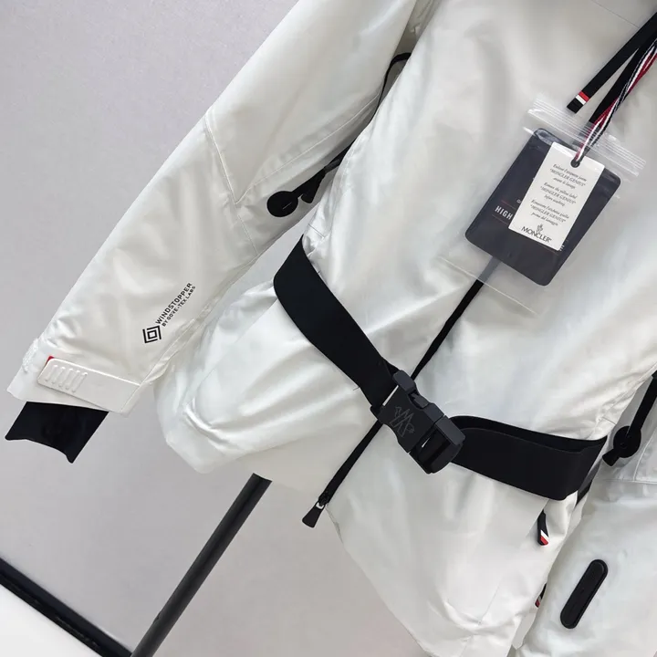 モンクレール ベルト付 ダウンジャケット