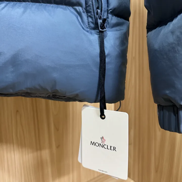 MONCLER ダウンジャケット ブルー