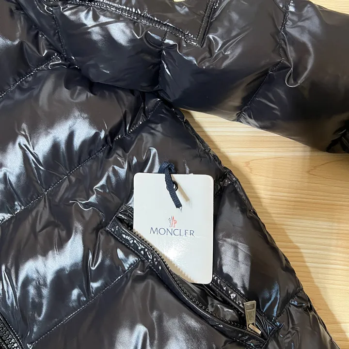 モンクレール 防水 ダウンジャケット