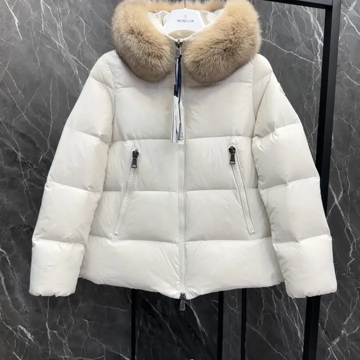MONCLER フード付き ダウン 女性