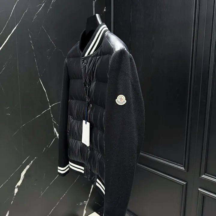 モンクレール ダウンジャケット軽量 保温