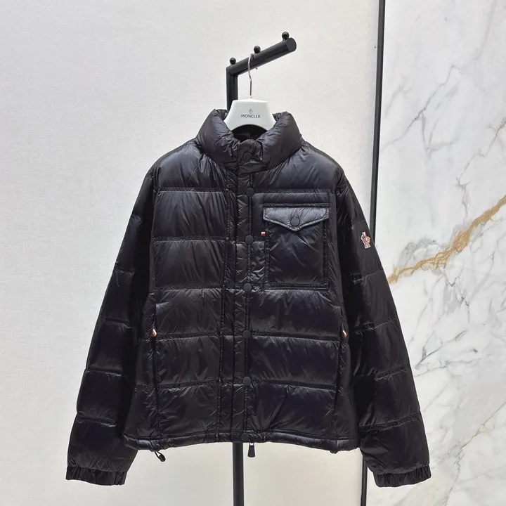 モンクレール ダウンジャケット フード付き