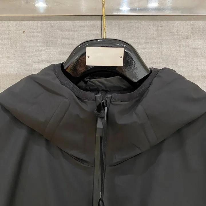 MONCLER 秋 冬 ジップアウター