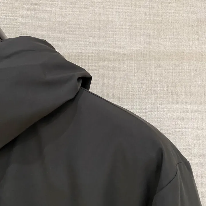 超軽量 MONCLER ダウンジャケット