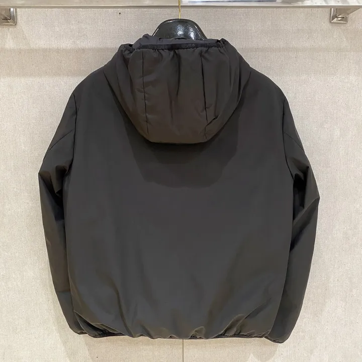 超軽量 MONCLER ダウンジャケット