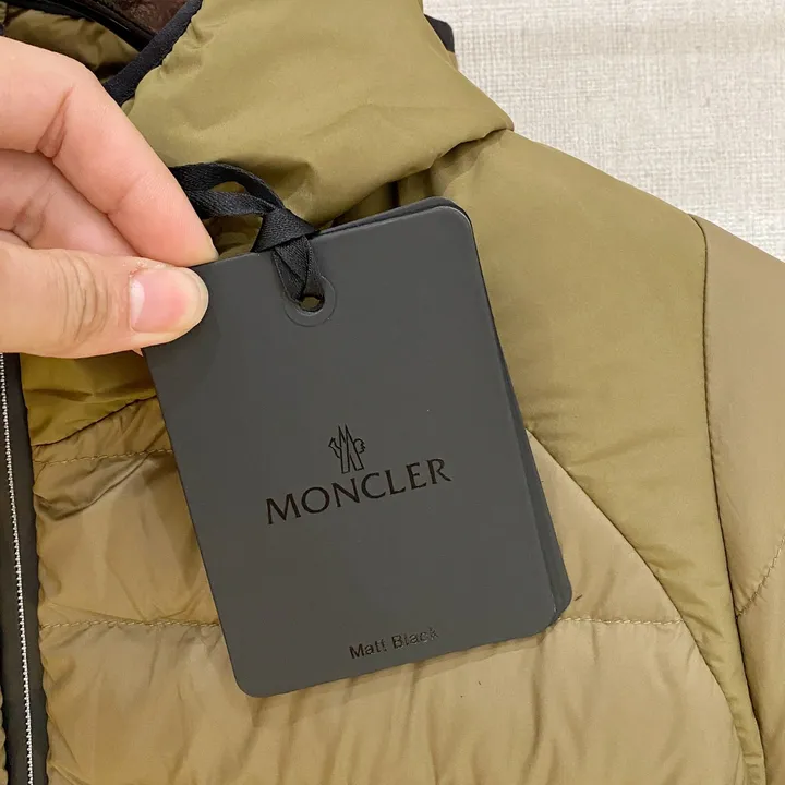 モンクレール ライトダウンジャケット 暖かい