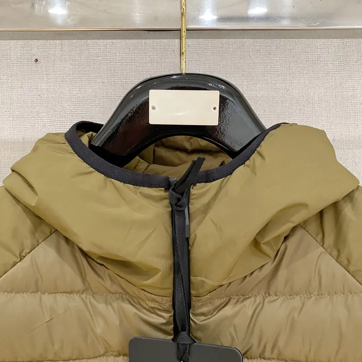 モンクレール アコルス ライトダウンジャケット