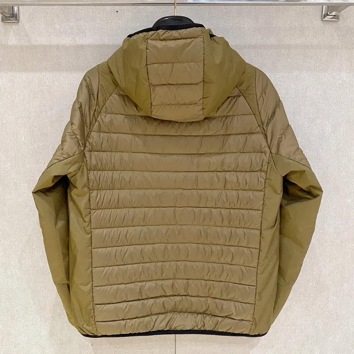 モンクレール ライトダウンジャケット 暖かい