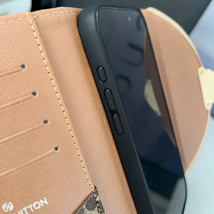 ルイヴィトン galaxy s25ケース 三つ折り 手帳型