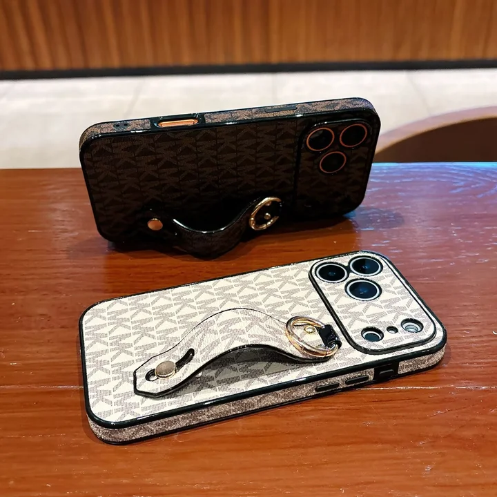 マイケルコースiphone17proケース レザー