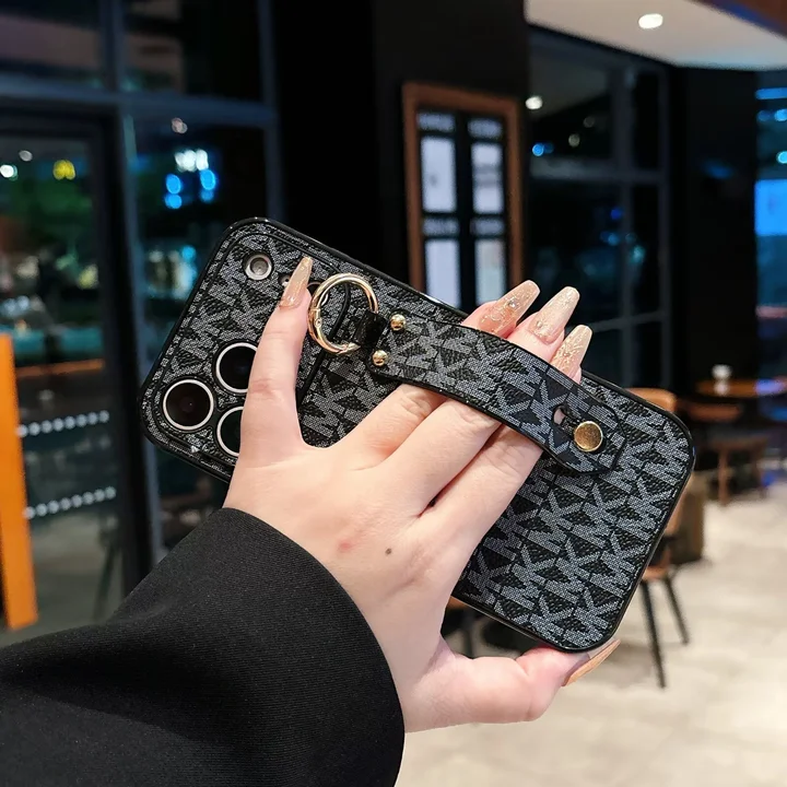 MICHAEL KORS iphone17 proケース ベルト付き