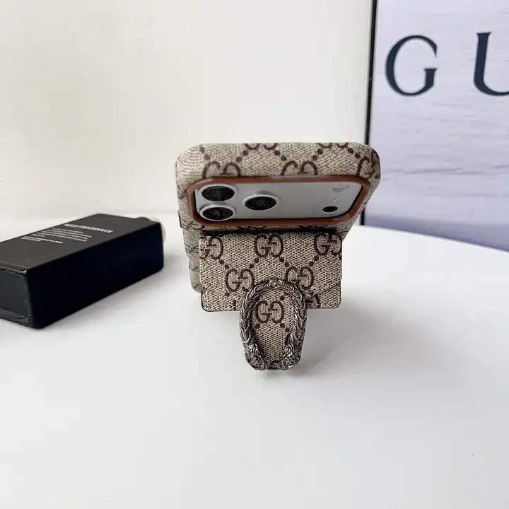 Gucci iphone17 ショルダーケース 縦掛け