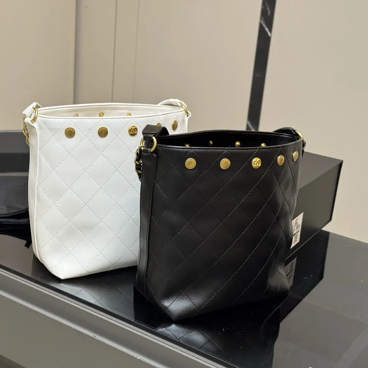 シャネル ラージ バケット バッグ