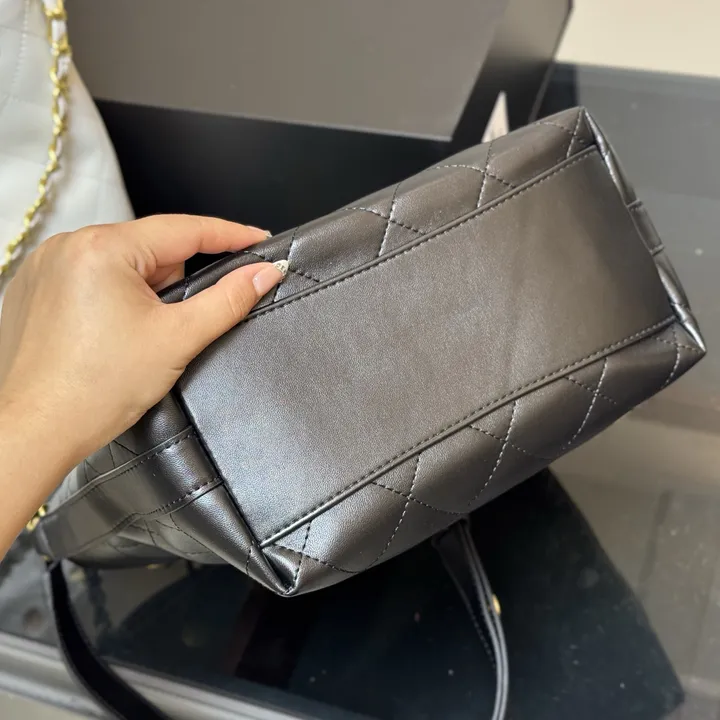 シャネル ワン ショルダーバッグ 女性