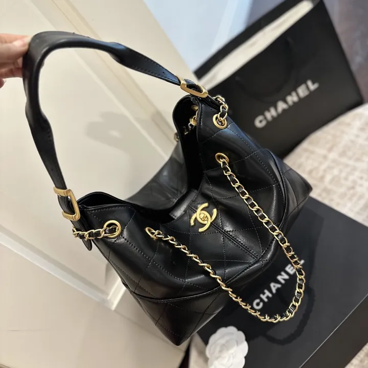 シャネル チェーンバッグ 黒