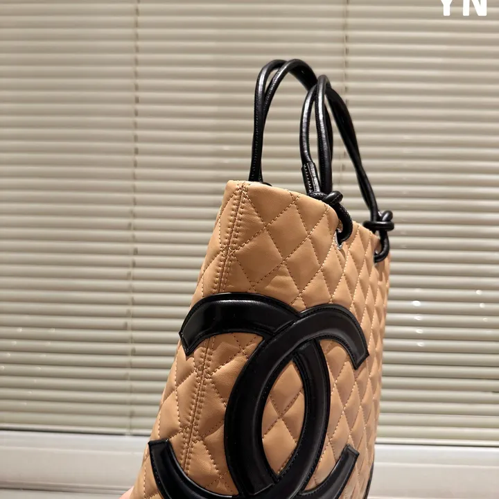 Chanel トートバッグ レザー レディース