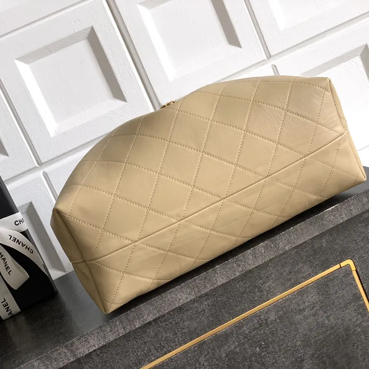 CHANEL ホーボーバッグ キャビアスキン