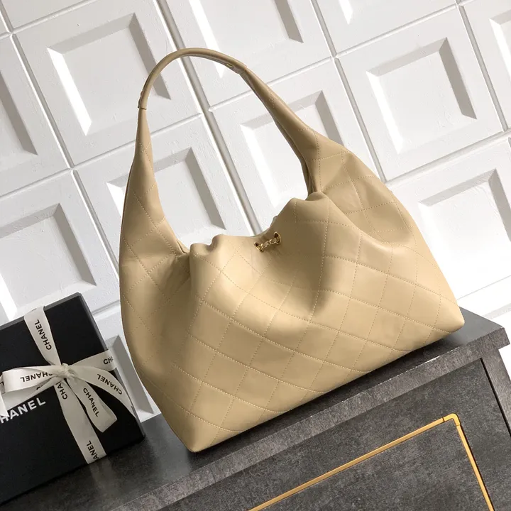 CHANEL バッグ レディース