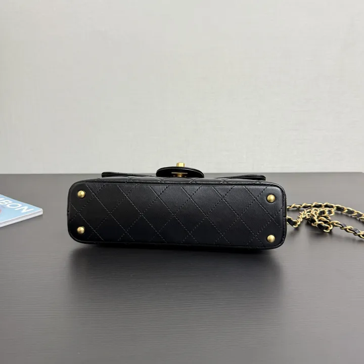 chanel ホリゾンタルハンドル フラップバッグ