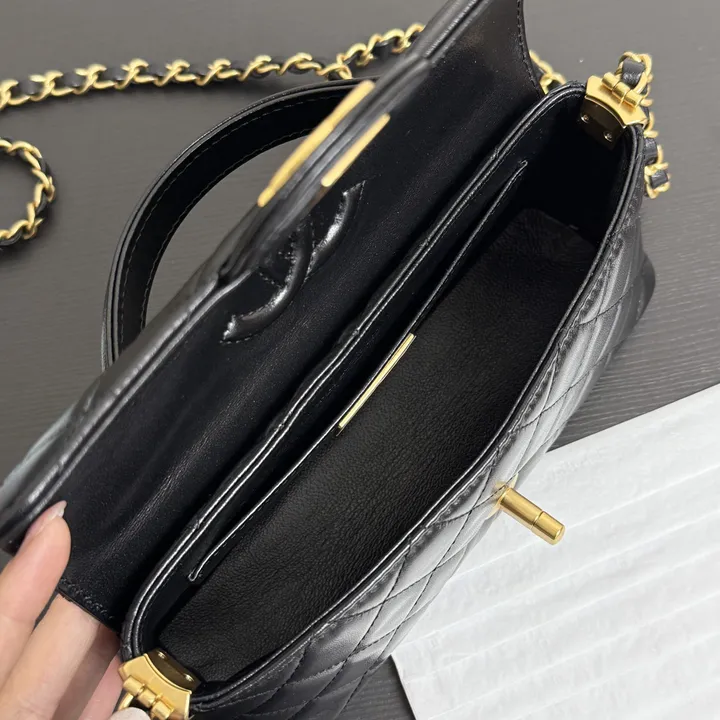 シャネル チェーン フラップバッグ ハンドル付