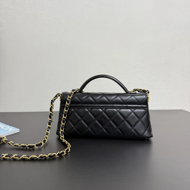 シャネル チェーン フラップバッグ ハンドル付
