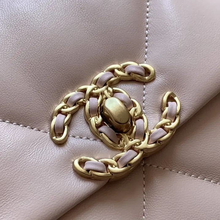 シャネル チェーンバッグ ピンク