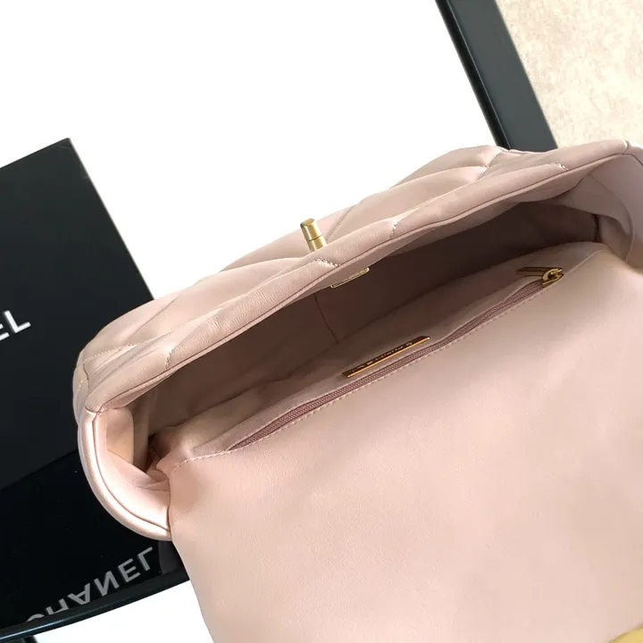 シャネル ハンドバッグ シャイニーラムスキン