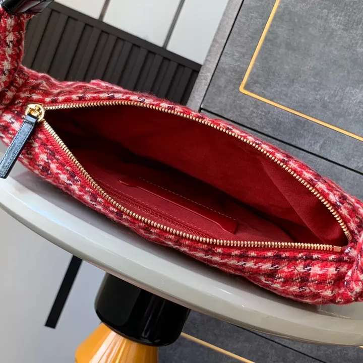 シャネル ツイード ホーボーバッグ