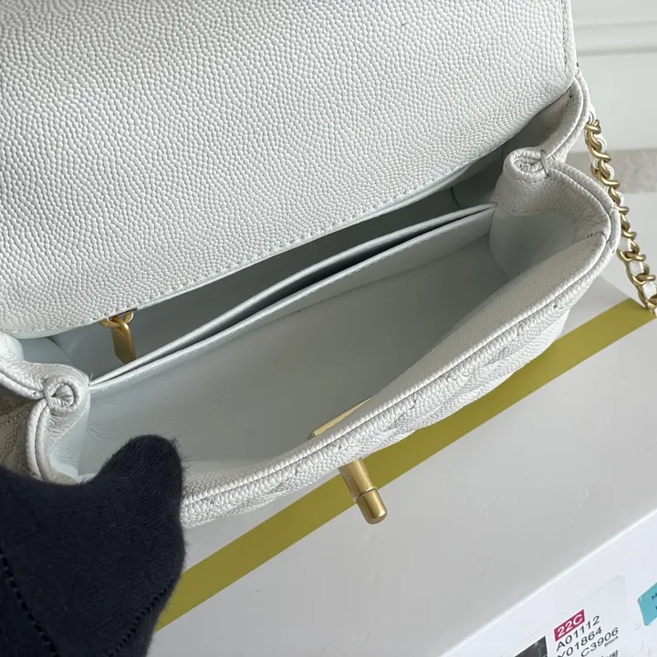 シャネル ハンドバッグ