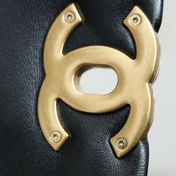 シャネル バッグ ラムスキン