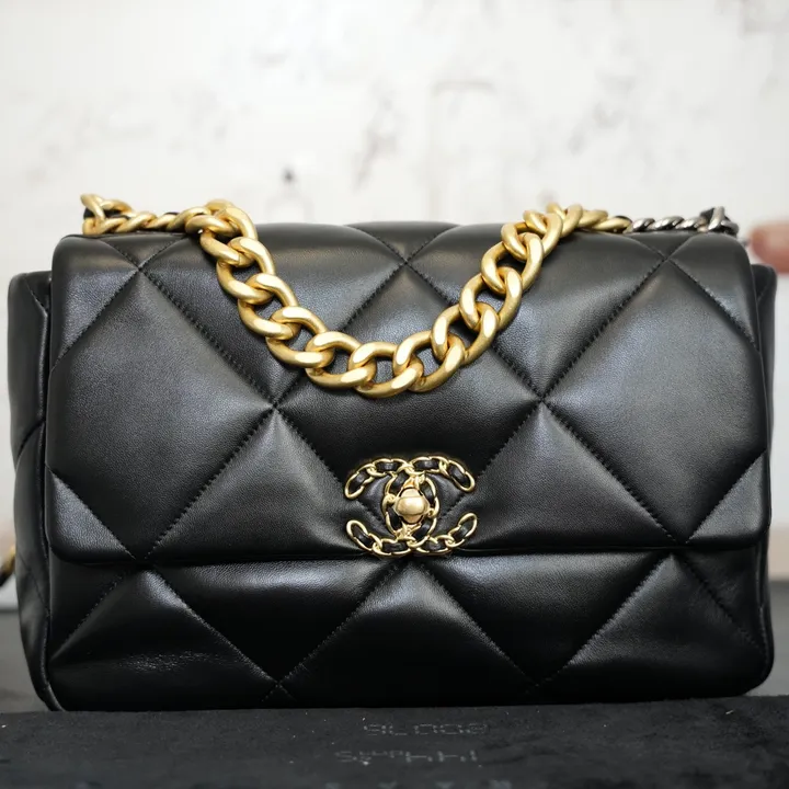 CHANEL 19 チェーンショルダーバッグ