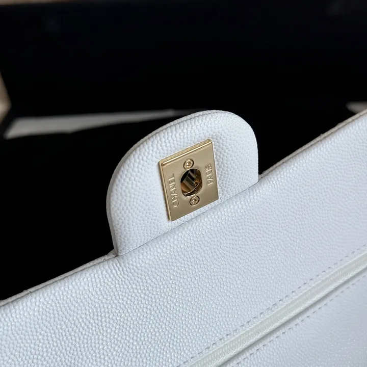 CHANEL フラップバッグ