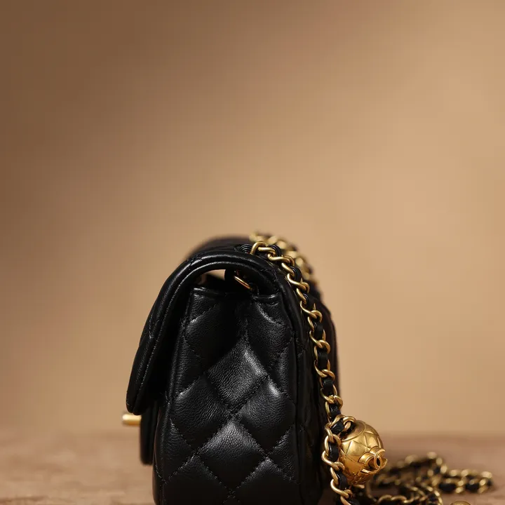 シャネル ボールチェーンバッグ
